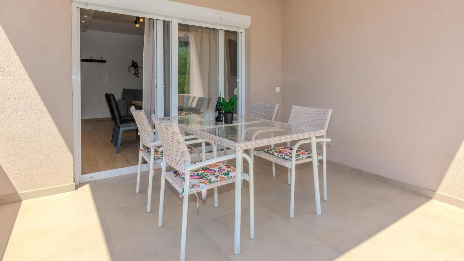 Villa Lucy Apartments I Vir 0*,  Κροατία