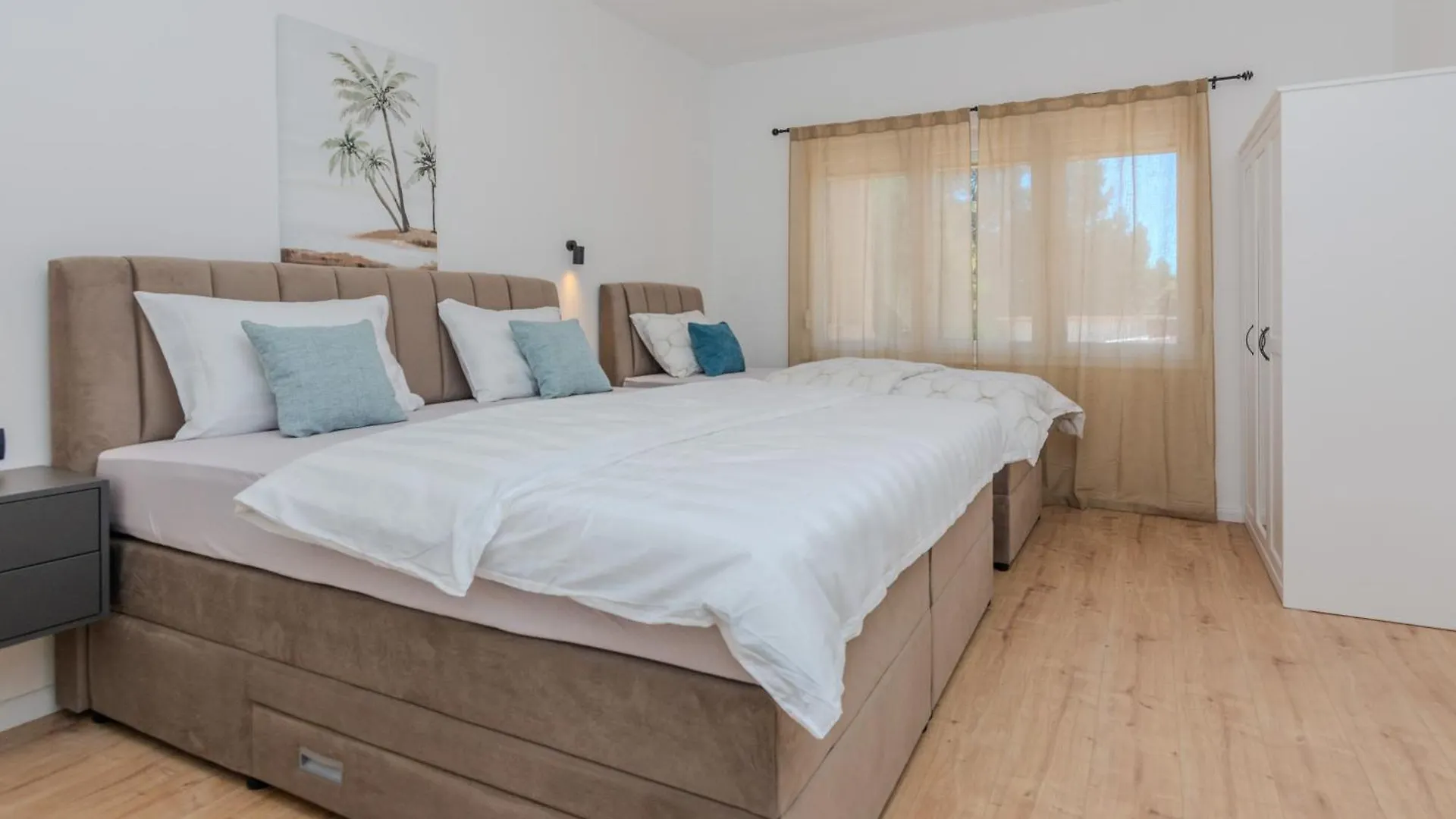 Villa Lucy Apartments I Vir