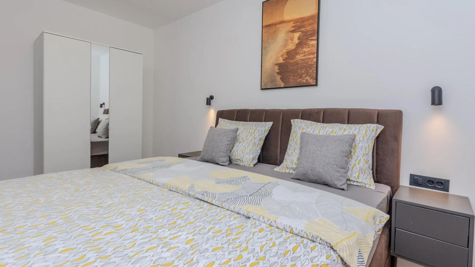 Villa Lucy Apartments I Vir